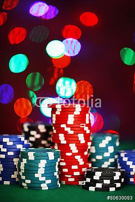 A póker zsetonjai csillogó háttéren (fotótapéta) - vászonkép, falikép otthonra és irodába