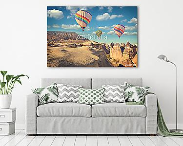 Hőlégballook a sivatagos sziklás táj felett (vászonkép) - vászonkép, falikép otthonra és irodába