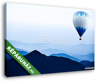 Hőlégballon a hegy fölött  - vászonkép 3D látványterv