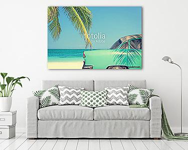 Klasszikus autó egy trópusi tengerparton, pálmafával, szüretelés (vászonkép) - vászonkép, falikép otthonra és irodába