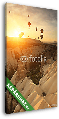 Hőlégballonok a sziklaalakzatok felett, Cappadocia - vászonkép 3D látványterv