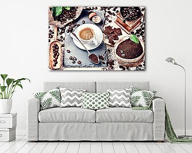 Kóstoljon forró fekete kávét a pörkölt kávébabban (vászonkép) - vászonkép, falikép otthonra és irodába
