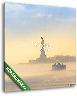 Staten Island Ferry cirkál a Szabadság-szobor mellett. - vászonkép 3D látványterv