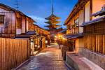 Kiotói utcák és Yasaka pagoda vászonkép, poszter vagy falikép
