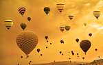 Hőlégballonok a levegőben - narancs színekben vászonkép, poszter vagy falikép