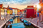 Burano sziget Velencében Olaszország festői naplemente csatorna vászonkép, poszter vagy falikép