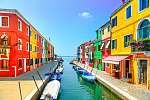 Velencei mérföldkő, Burano sziget-csatorna, színes házak és csón vászonkép, poszter vagy falikép