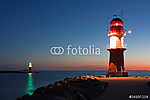 Világítótornyok éjjel a Balti-tengeren, a kikötőbejáratnál Warne vászonkép, poszter vagy falikép