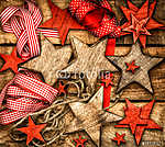 karácsonyi díszek fából készült csillagok és piros szalagok vászonkép, poszter vagy falikép