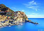 Manarola falu, sziklák és a tenger napnyugtakor. Cinque Terre, O vászonkép, poszter vagy falikép