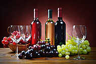 Piros, rózsaszín és fehérbor, szőlőfürtökkel vászonkép, poszter vagy falikép
