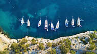 Yachts at the sea in France. Aerial view of luxury floating boat on transparent turquoise water at sunny day. Summer seascape fr vászonkép, poszter vagy falikép