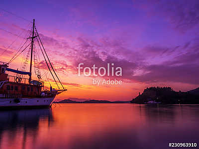 Sunrise on the bay of Nidri in Lefkas island Greece (fotótapéta) - vászonkép, falikép otthonra és irodába