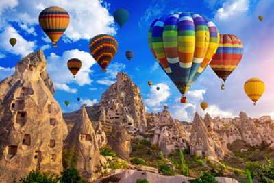 Színes hőlégballonok Cappadocia felett (többrészes kép) - vászonkép, falikép otthonra és irodába