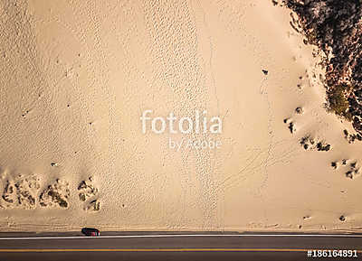 Homokos partszakasz az autóút mellett (légifotó) (fotótapéta) - vászonkép, falikép otthonra és irodába