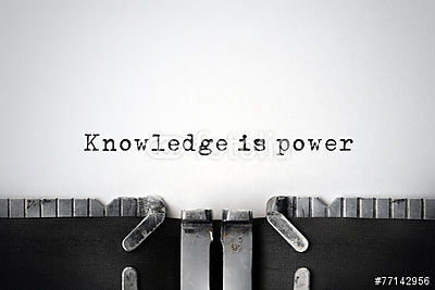 Knowledge. Inspiráló idézet egy régi írógépen. (keretezett kép) - vászonkép, falikép otthonra és irodába