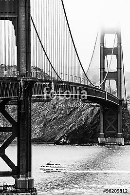 Golden Gate híd fekete-fehérben, ködös égbolt télen (poszter) - vászonkép, falikép otthonra és irodába
