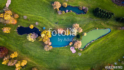 Golfpálya madártávlatból (légifotó) (többrészes kép) - vászonkép, falikép otthonra és irodába