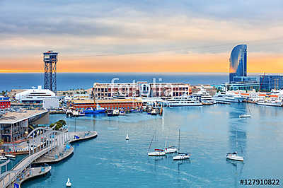 Barcelona cruise port, public promenade and cable car over Barce (fotótapéta) - vászonkép, falikép otthonra és irodába