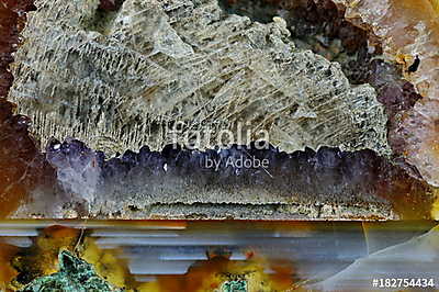 A cross section of the agate stone. Horizontal agate filled with quartz and calcite. Origin: Rudno near Krakow, Poland. (keretezett kép) - vászonkép, falikép otthonra és irodába