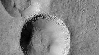 Kráterek a Mars felszínén (keretezett kép) - vászonkép, falikép otthonra és irodába