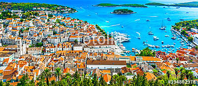 Hvar island panorama landscape. / Panorama of amazing coastal town Hvar in Croatia, popular mediterranean tourist resort in summ (keretezett kép) - vászonkép, falikép otthonra és irodába