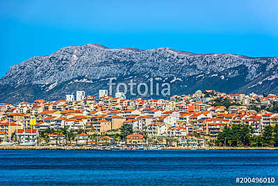 Podstrana coastline mediterranean scenery. / Seafront view at picturesque small town Podstrana in suburb of Split city, Croatia  (keretezett kép) - vászonkép, falikép otthonra és irodába