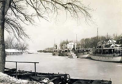 Siófok kikötő, hajók téli pihenőn.(1928) (többrészes kép) - vászonkép, falikép otthonra és irodába