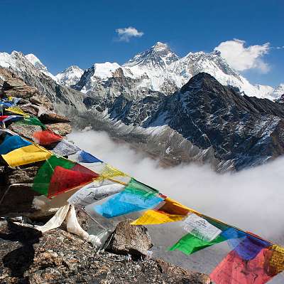 a mai napig a gokyo-tól az Everest táborig (keretezett kép) - vászonkép, falikép otthonra és irodába