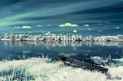 Téli tó és egy régi csónak (keretezett kép) - vászonkép, falikép otthonra és irodába