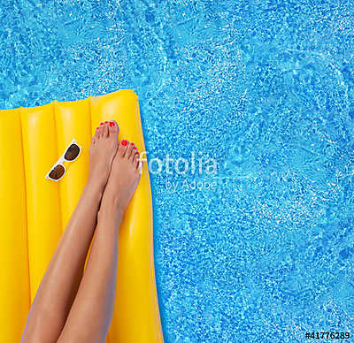 Woman relaxing in a pool - feet close up (vászonkép óra) - vászonkép, falikép otthonra és irodába