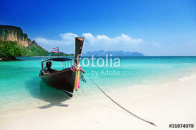 long boat and poda island in Thailand (keretezett kép) - vászonkép, falikép otthonra és irodába