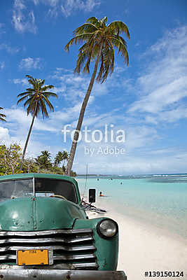Kubai autó a strandon (keretezett kép) - vászonkép, falikép otthonra és irodába