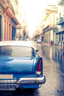 Utcai jelenet esős napon Havannában, Kubában (bögre) - vászonkép, falikép otthonra és irodába