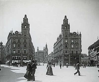Ferenciek tere (Kígyó tér)-Klotild paloták,háttérben az épülő Erzsébet híd (1902) (fotótapéta) - vászonkép, falikép otthonra és irodába