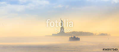Staten Island Ferry cirkál a Szabadság-szobor mellett. (poszter) - vászonkép, falikép otthonra és irodába