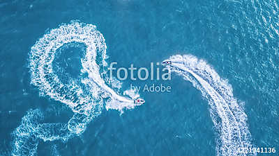 Scooters at the sea surface. Aerial view of luxury floating boat on transparent turquoise water at sunny day. Summer seascape fr (poszter) - vászonkép, falikép otthonra és irodába