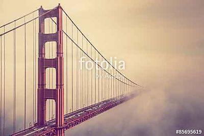 Golden Gate a ködbe (keretezett kép) - vászonkép, falikép otthonra és irodába