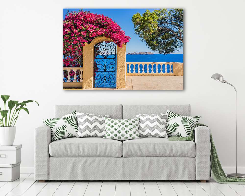 Mallorcai kilátás bougainvillea-val a tengerre (Santa Ponca) (vászonkép)