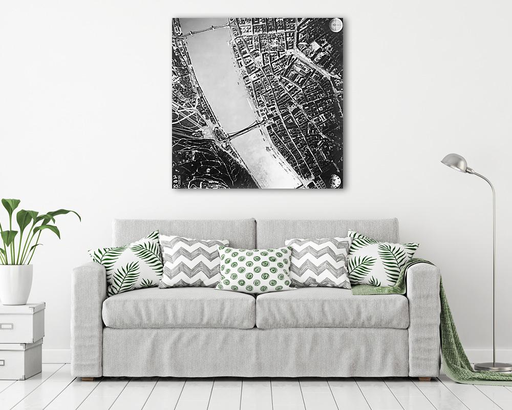 Budapest, légifotó. Középen az áradó Duna a Széchenyi Lánchíddal és az Erzsébet híddal (1944) - vászonkép, falikép vásárlás Budapest, légifotó. Középen az áradó Duna a Széchenyi Lánchíddal és az Erzsébet híddal (1944) (vászonkép) - vászonkép, falikép otthonra és irodába