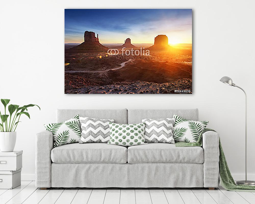 Monument Valley napfelkeltével - vászonkép, falikép vásárlás Monument Valley napfelkeltével (vászonkép) - vászonkép, falikép otthonra és irodába