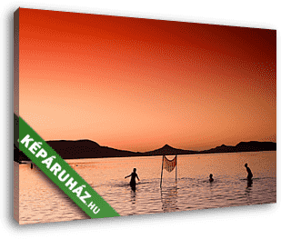 Esti fürdőzés a Balatonban, háttérben a Badacsony és a Gulács - vászonkép 3D látványterv Esti fürdőzés a Balatonban, háttérben a Badacsony és a Gulács - vászonkép 3D látványterv