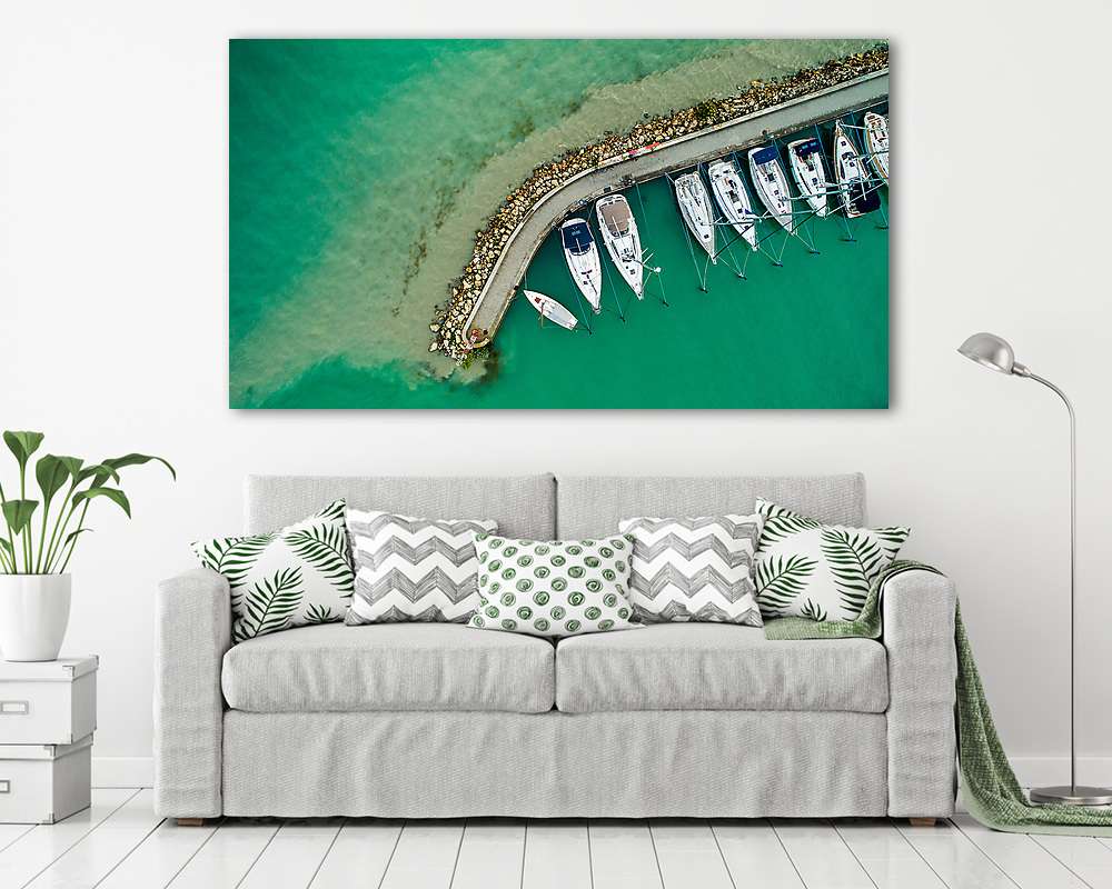 Balatoni kikötő mólója vitorlásokkal, drónfotó (fotótapéta) - vászonkép, falikép otthonra és irodába