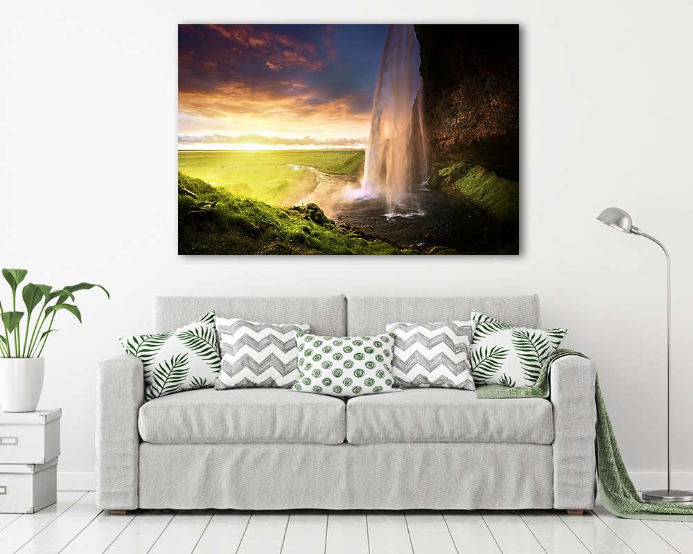 Seljalandsfoss vízesés naplementekor, Izlandon - vászonkép, falikép vásárlás Seljalandsfoss vízesés naplementekor, Izlandon (fotótapéta) - vászonkép, falikép otthonra és irodába