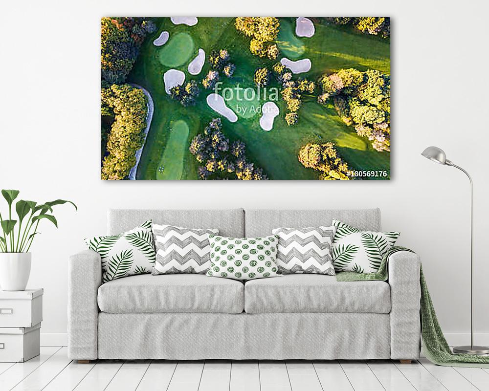 Golfpálya drónnal fotózva (vászonkép) - vászonkép, falikép otthonra és irodába