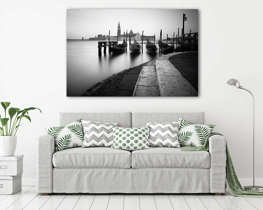 Venice classic view with gondolas on the waves (vászonkép) - vászonkép, falikép otthonra és irodába