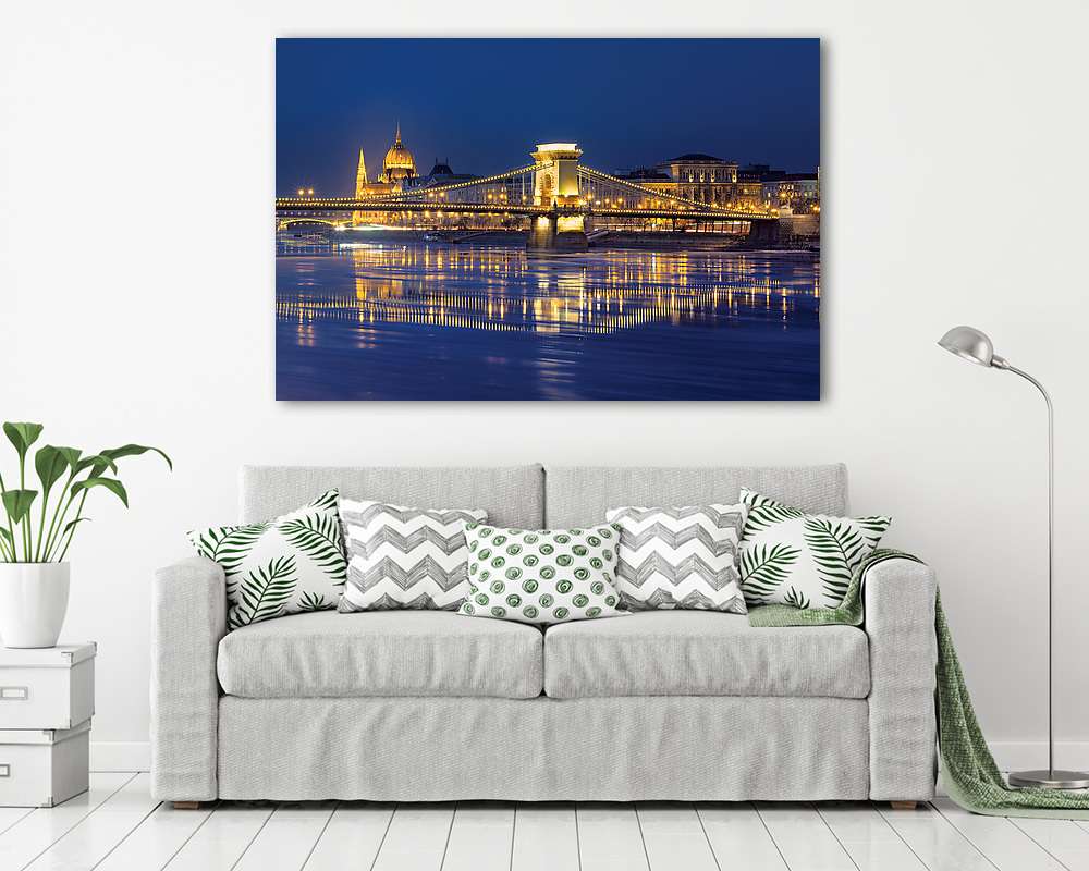 Széchenyi lánchíd tükröződik a kék Duna-vizekben, Pa (vászonkép) - vászonkép, falikép otthonra és irodába