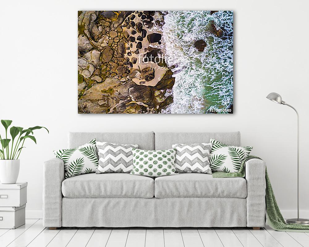 Aerial view looking down at sea waves hitting rocks - vászonkép, falikép vásárlás Aerial view looking down at sea waves hitting rocks (vászonkép) - vászonkép, falikép otthonra és irodába