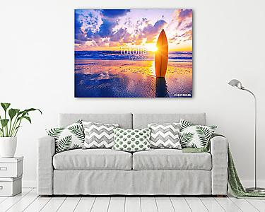 Surfboard on the beach at sunset (vászonkép) - vászonkép, falikép otthonra és irodába