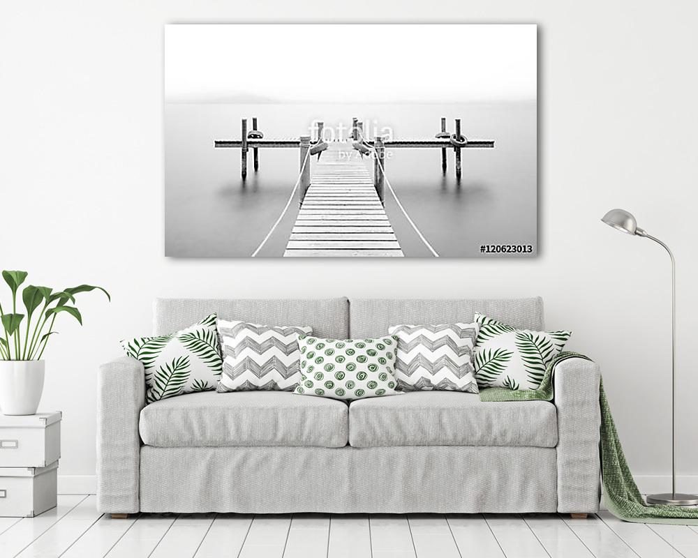 Fából készült mólón a tónál. Köd. Hosszú expozíció. Fekete és fe - vászonkép, falikép vásárlás Fából készült mólón a tónál. Köd. Hosszú expozíció. Fekete és fe (vászonkép) - vászonkép, falikép otthonra és irodába